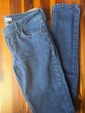 HOLLISTER TALL Mid/Low-Rise Skinny Jeans in Dark Blue Wash